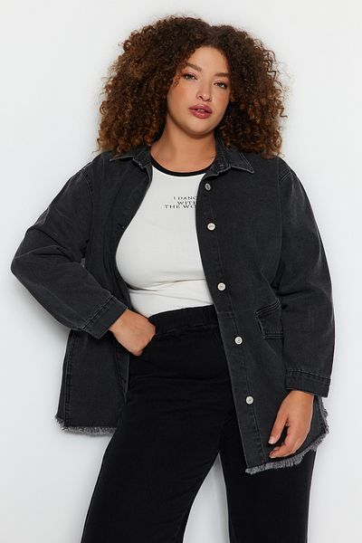 Trendyol Curve سترة دنيم كبيرة الحجم باللون الفحمي TBBAW24AG00022