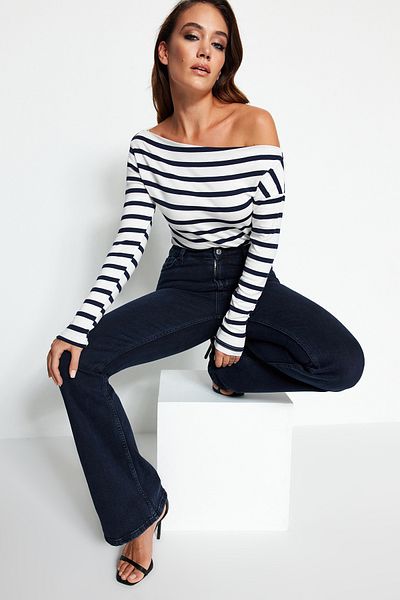 Trendyol Collection Тъмносиня плетена блуза на райета от първокласна мека материя TWOAW24BZ00227