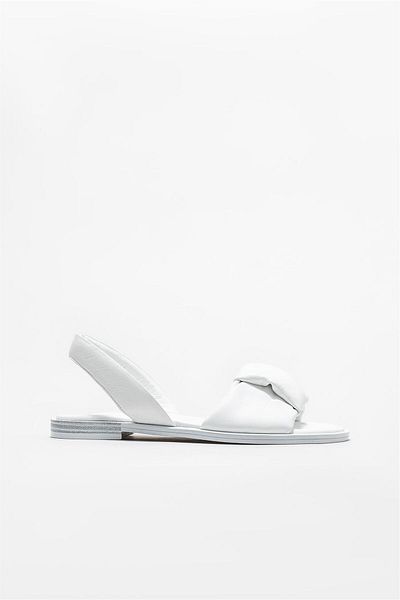 Elle Shoes صندل نسائي مسطح من الجلد الأبيض