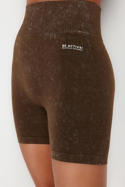 Trendyol Collection Nahtlos gestrickte Sportshorts in Braun - Washed Short Leggings Thmss23ty00034