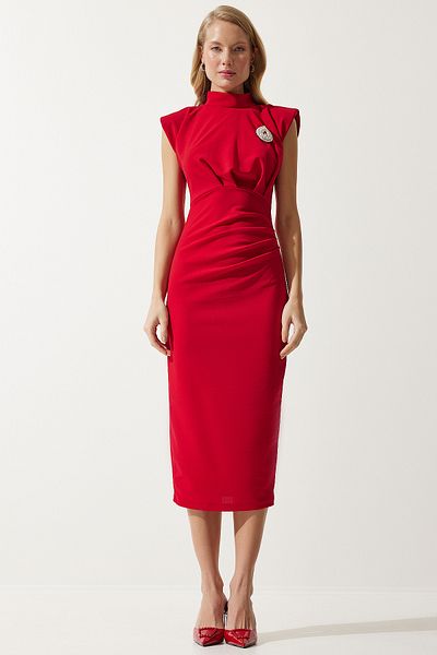 Happiness İstanbul Rotes stilvolles gerafftes Strickkleid für Damen mit Brosche DE00029