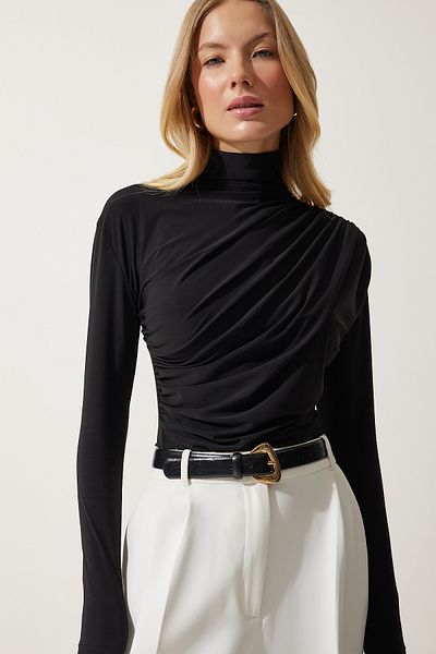 Happiness İstanbul Schwarze, geraffte, detaillierte Sandy-Bluse mit hohem Kragen für Damen FF00135