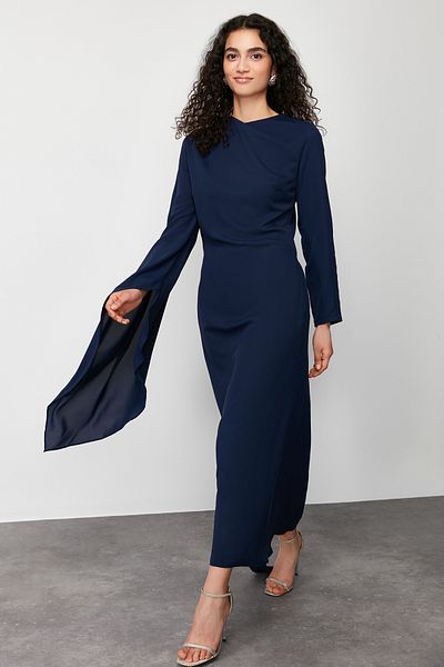 Trendyol Modest Marineblaues, mit Schal verziertes, gefüttertes Abendkleid TCTSS24DB00036
