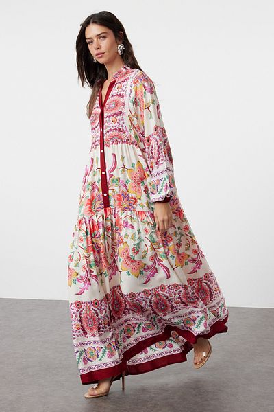 Trendyol Modest Bordové kvetinové viskózové tkané šaty TCTSS24EB00221