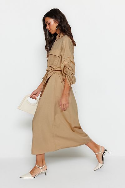 Trendyol Modest فستان قميص قطن بيج بأكمام وأزرار قابلة للتعديل - TCTSS23EB00365