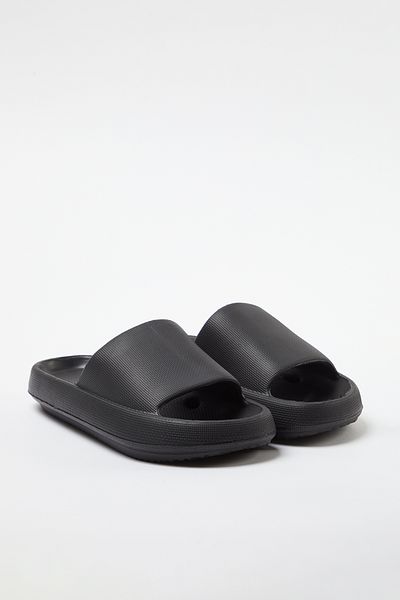 TRENDYOL SHOES Schwarze Pool-Slipper mit Plateausohle für Damen - TAKSS24TE00013