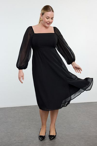 Trendyol Curve فستان شيفون أسود متوسط الطول برقبة مربعة - فتحة، مقاس كبير TBBAW23AH00107
