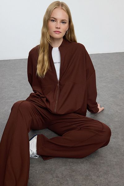Trendyol Modest طقم بدلة رياضية بنية كبيرة الحجم - TCTAW25EN00004