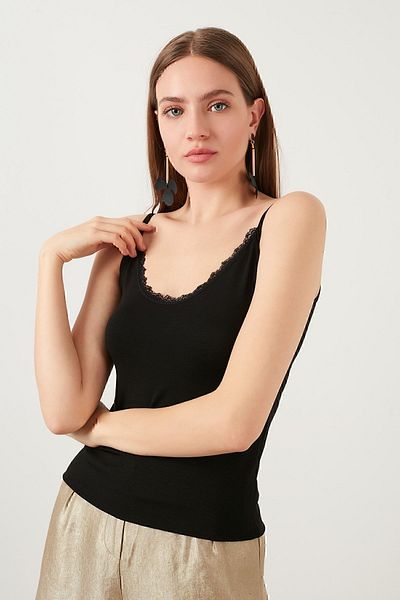 Lela Women's Crew Neck Lace Detailed Tank Top 5863377