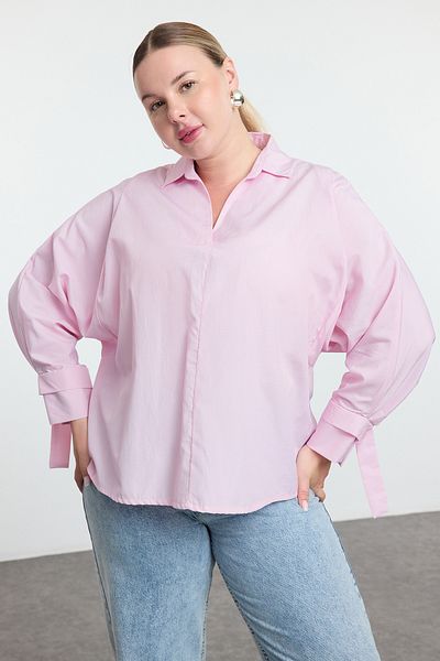 Trendyol Curve بلوزة منسوجة أساسية بأكمام طويلة مخططة باللونين الوردي والأبيض مع ظهر مطاطي مقاس كبير TBBAW25AF00022