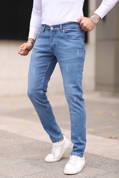 Trendyol Collection Mittelblaue Skinny-Jeans – Zitate-Jeans TMNAW25JE00013