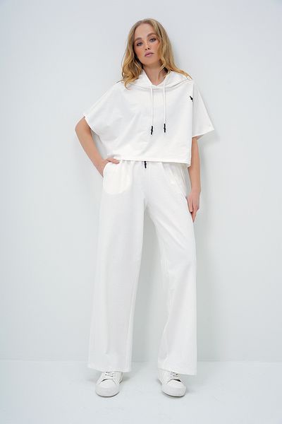 Trend Alaçatı Stili Biały damski oversize crop top i spodnie z dwiema kieszeniami - Alc-X13633
