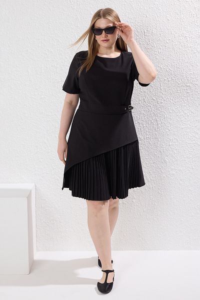 Trendyol Curve فستان أسود قصير الأكمام منسوج مقاس كبير TBBSS25AH00065