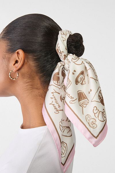Stradivarius وشاح القهوة