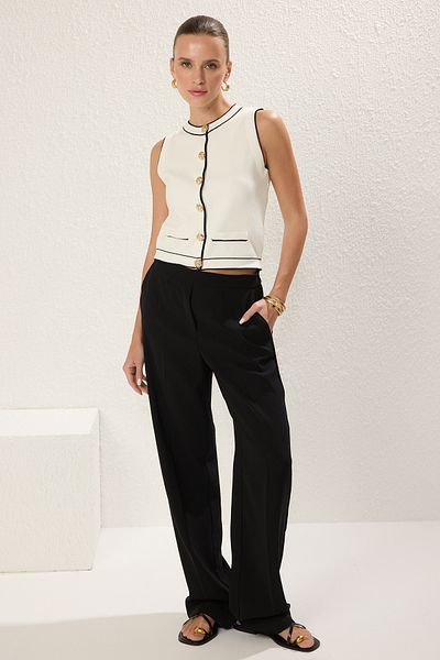 Trendyol Collection Тънка блуза с кръгло деколте в цвят екрю, цвят блок, премиум/специална прежда TWOSS25YE00066