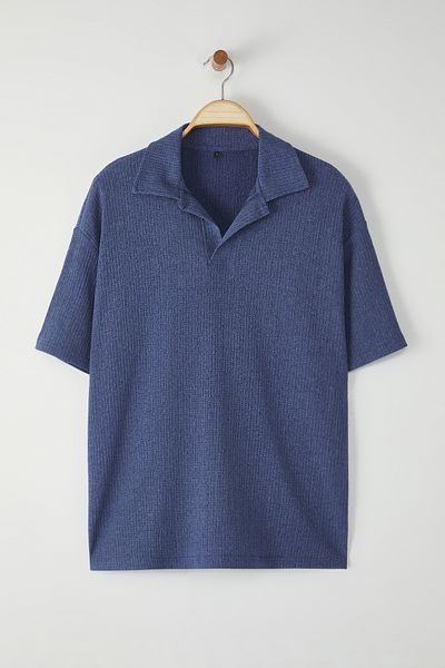 Trendyol Collection Indigofarbenes Oversize-T-Shirt mit Polokragen TMNSS25PO00045