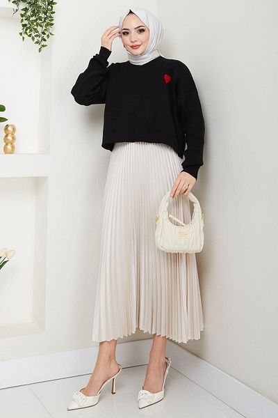 hafsamina Black Heart Detailed Crop Sweater Hm2632