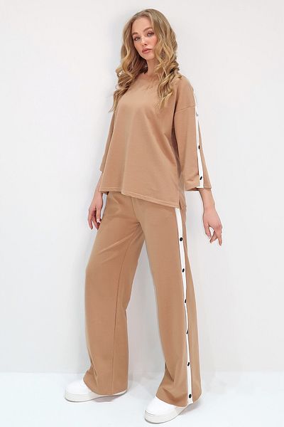 Trend Alaçatı Stili طقم بدلة رياضية نسائية من Camel - رقبة دائرية، إغلاق سريع، خيطين ALC-X13486