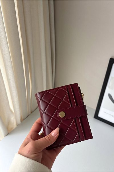 Yuka Atelier Portofel Ruby de mărime medie din piele artificială cu detaliu matlasat