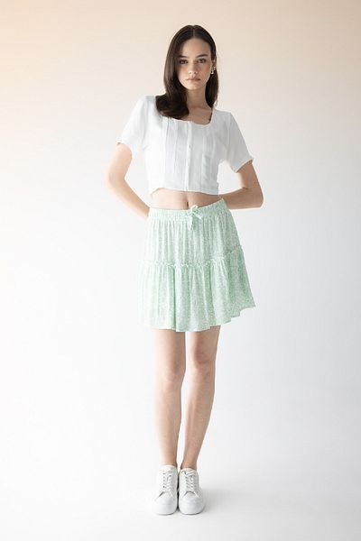 DeFacto Mini-Shortsrock aus Viskose-Crinkle-Effekt mit Blumenmuster – C0962ax24sm