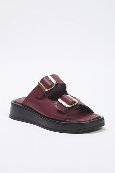 TRENDYOL SHOES Klapki damskie z podwójną klamrą w kolorze claret red z grubą podeszwą TAKSS25TE00044