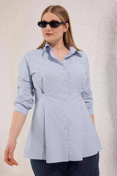 Trendyol Modest قميص منسوج من القطن ذو طيات الخصر باللون الأزرق مقاس كبير TCTSS25TG00030