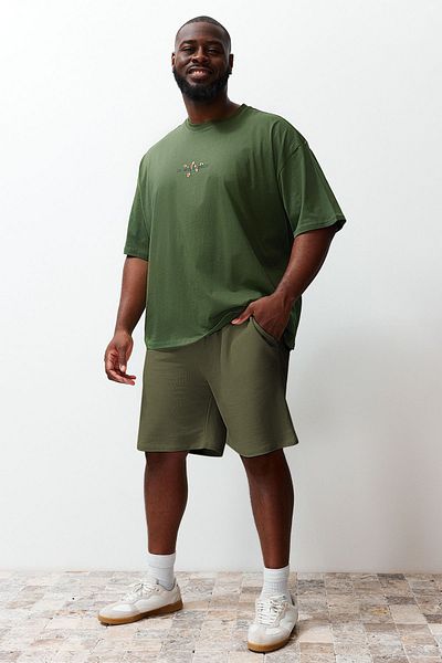 Trendyol Collection Bequeme Khaki-Shorts in Übergröße aus 100 % Baumwolle mit normaler Passform