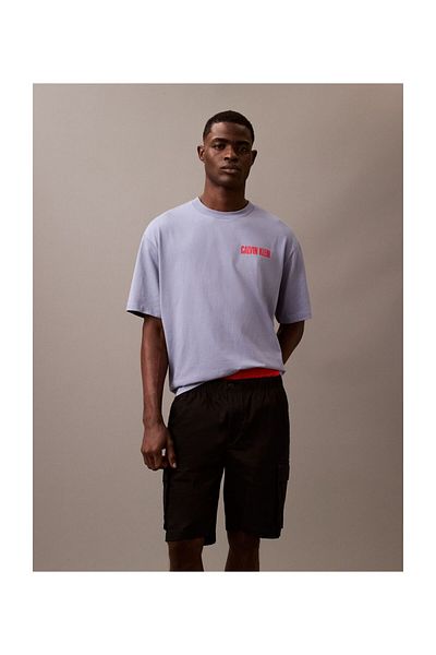 Calvin Klein تي شيرت رجالي ذو قصة عادية وياقة دائرية وأكمام قصيرة باللون الأزرق LV04RB851G-TMP