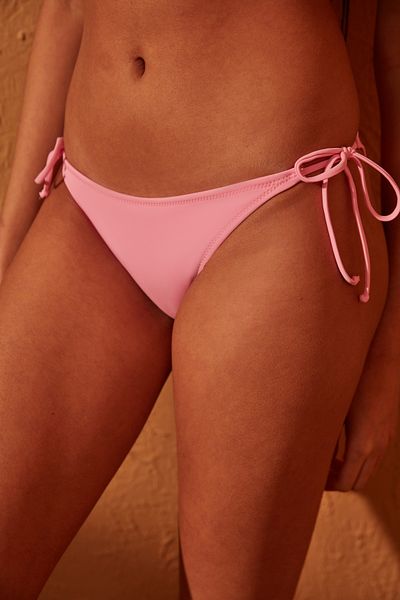 Penti Partea de jos de bikini roz cu frânghie de bază