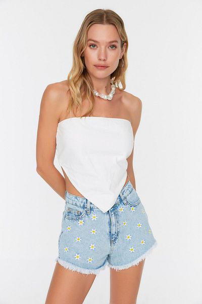 Trendyol Collection Blau bestickte Denim-Strandshorts TBESS22SR0392