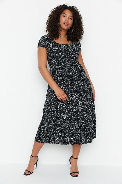 Trendyol Curve فستان محبوك كبير الحجم بطبعة زهور سوداء على شكل حرف A TBBSS22AH00009