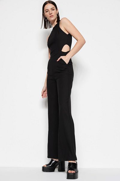 Trendyol Collection Schwarzer gewebter, langer Jumpsuit mit Cut-Outs/Fensterdetails TWOSS19LJ0139