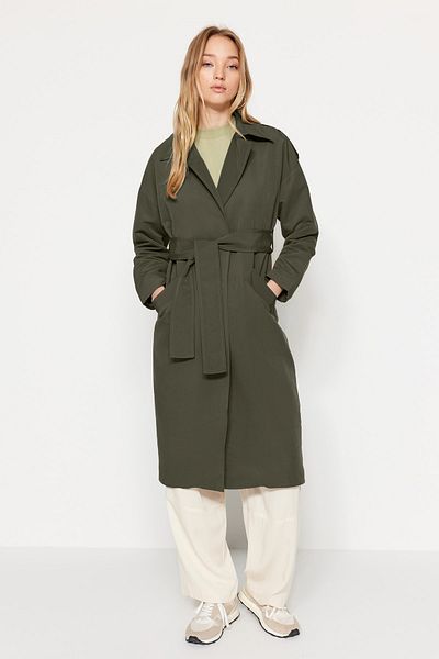Trendyol Collection Khakifarbener, weit geschnittener, übergroßer Trenchcoat mit Gürtel und Schulterklappendetail TWOSS20TR0007