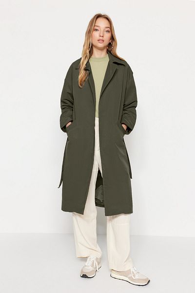 Trendyol Collection Khakifarbener, weit geschnittener, übergroßer Trenchcoat mit Gürtel und Schulterklappendetail TWOSS20TR0007