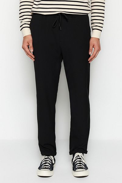 Trendyol Collection Schwarze Slim-Fit-Stoffhose mit doppeltem Bein und elastischem Bund TMNAW21PL0107