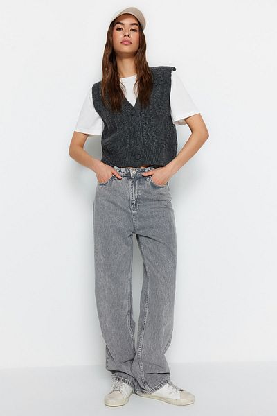 Trendyol Collection Weiche, strukturierte Strickweste in Anthrazit - TWOAW22BZ0033