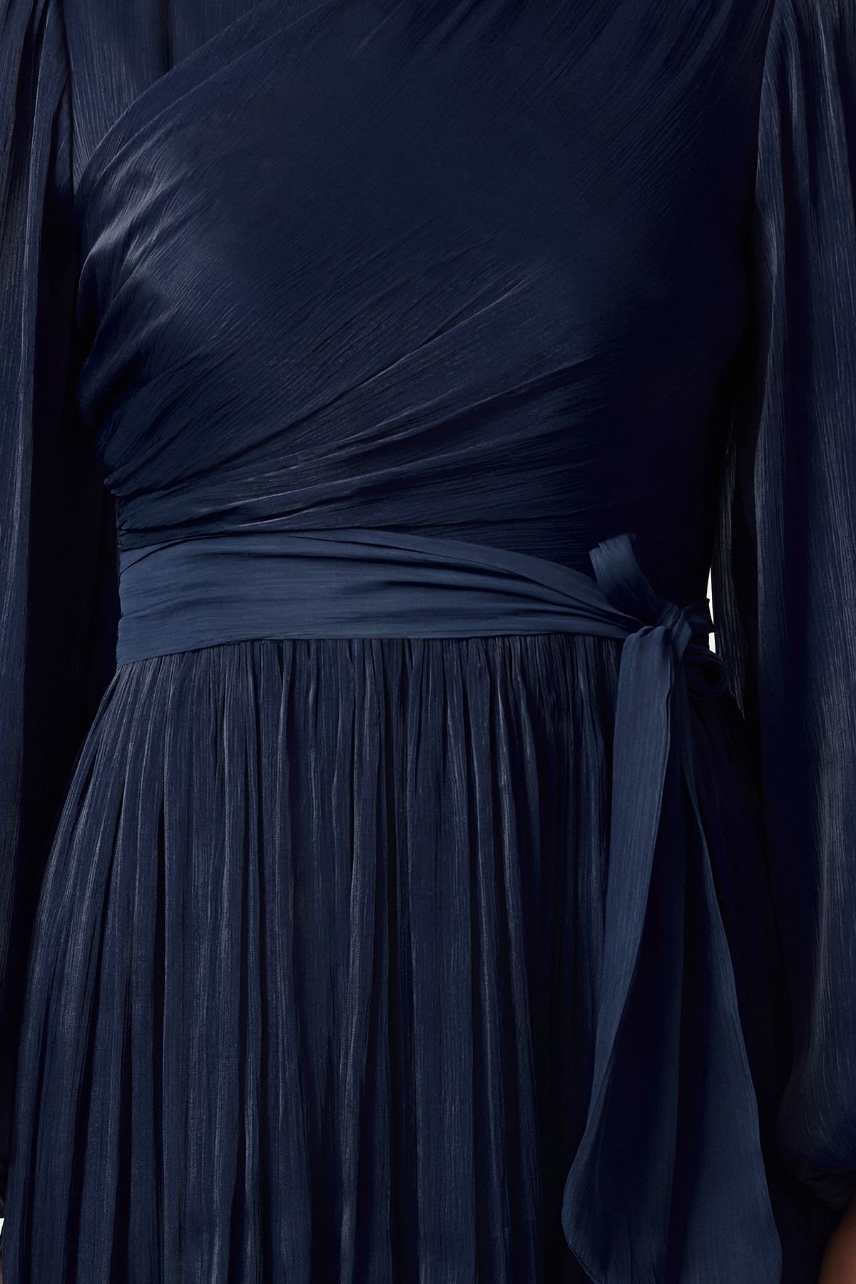 Trendyol Modest-Marineblaues Chiffon-Abendkleid mit Schärpendetail und glitzerndem Futter TCTAW25DB00012 3