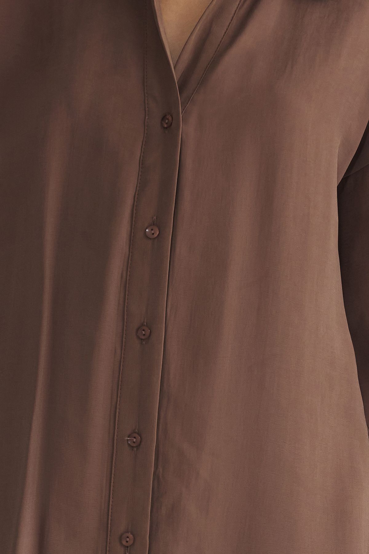 Trendyol Collection-Braunes, nachhaltigeres Modal-Midi-Hemdkleid mit weitem Schnitt TWOSS25EL00001 3