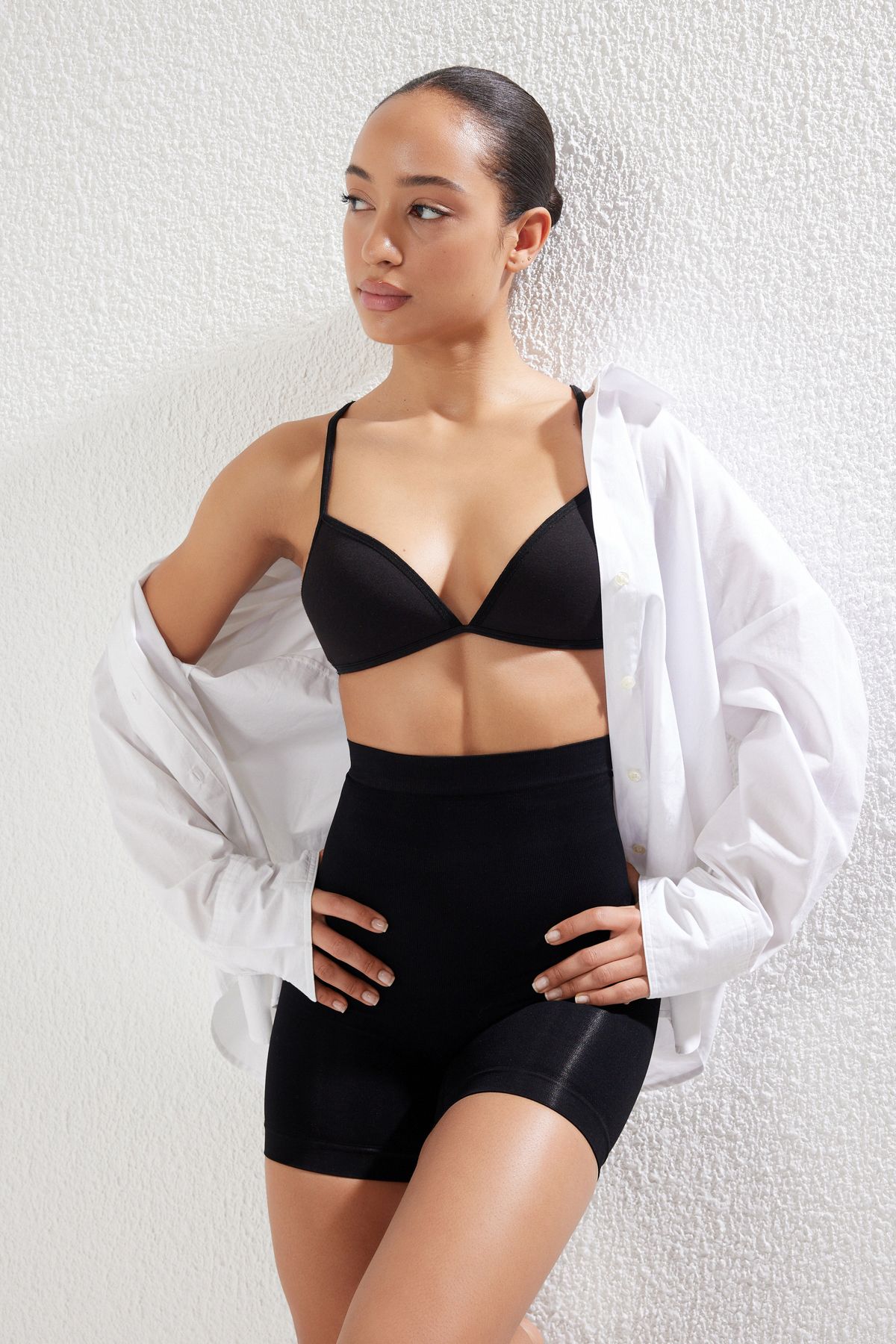 Trendyol Collection-Schwarzes, nahtloses Strickkorsett mit hoher Taille und Shorts – THMSS23KS00002 1