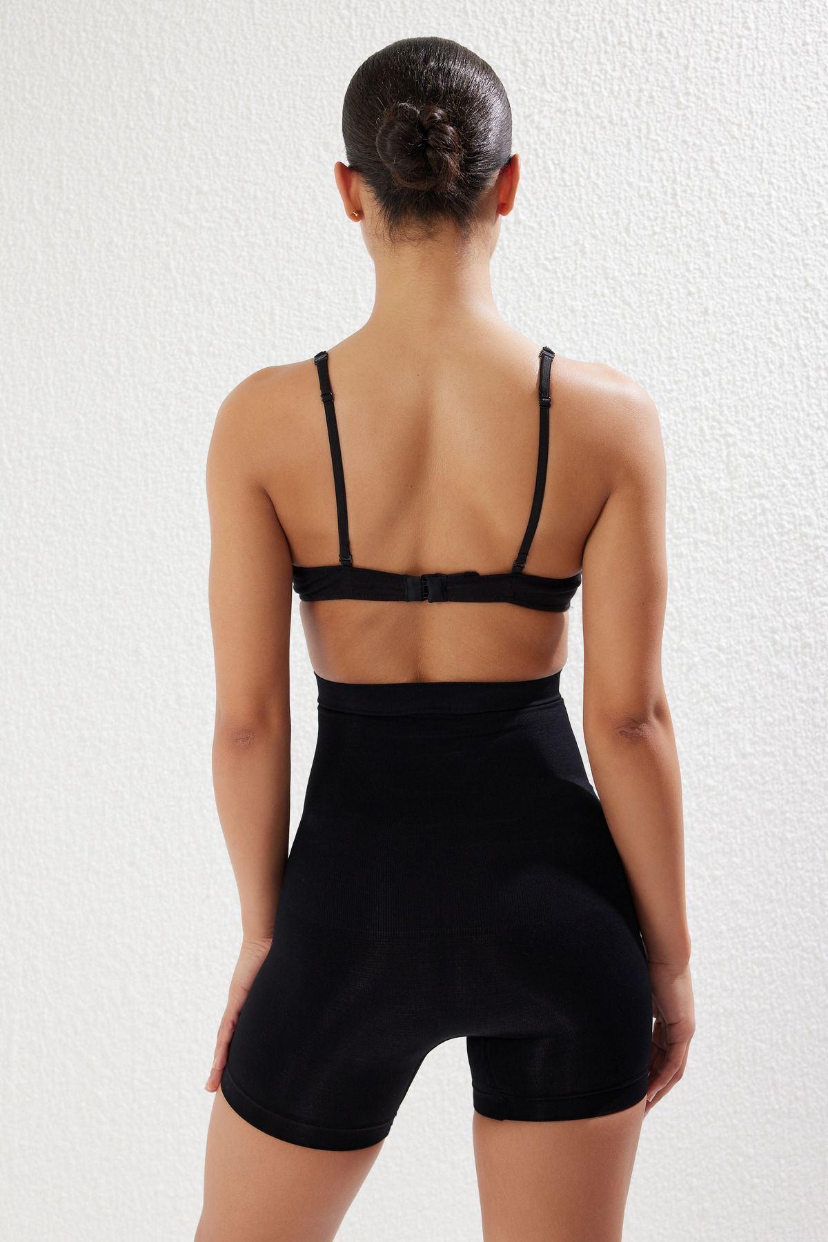 Trendyol Collection-Schwarzes, nahtloses Strickkorsett mit hoher Taille und Shorts – THMSS23KS00002 5